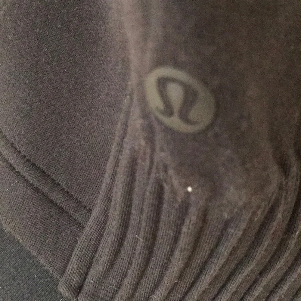 LULULEMON size 4 Black Short short sleeve sports Top